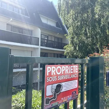 Appt Tout A Pied Pour 4 Personnes A 5 Minutes De La Gare, Du Centre Et De Deauville Et A 15 Min De La Gare Au Calme
